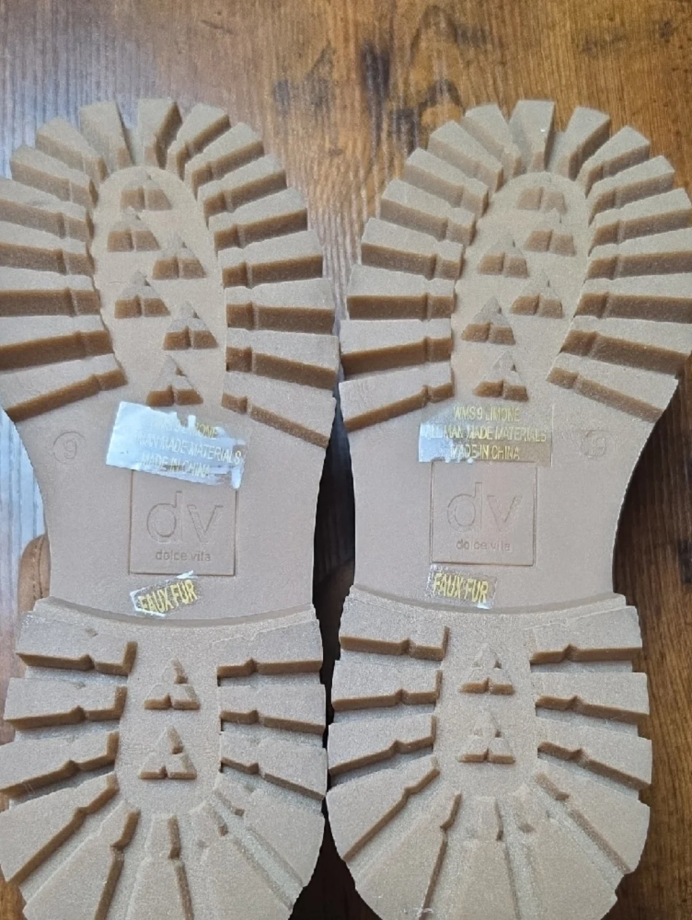 DV by DOLCE VITA | EUC Lonny Tan Suede Chunky Sherpa Platform Lug Booties‎ | 9